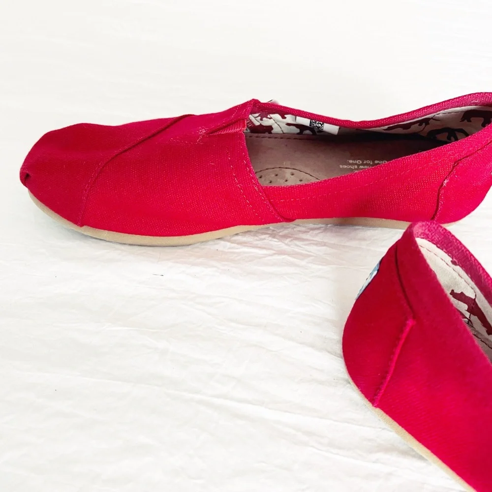 ♥️ TOMS ~ RED Original Classic Slip-ons ~ Size 8 ♥️ - Picture 5 of 7